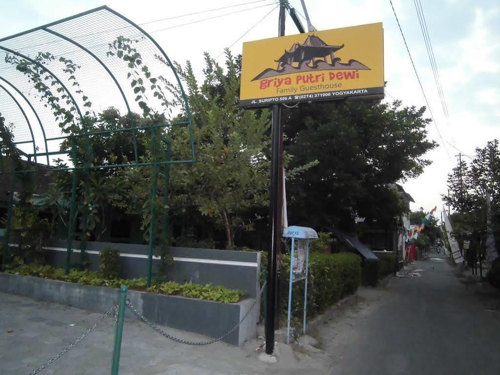 Griya Putri Dewi Guesthouse Yogyakarta Exteriér fotografie